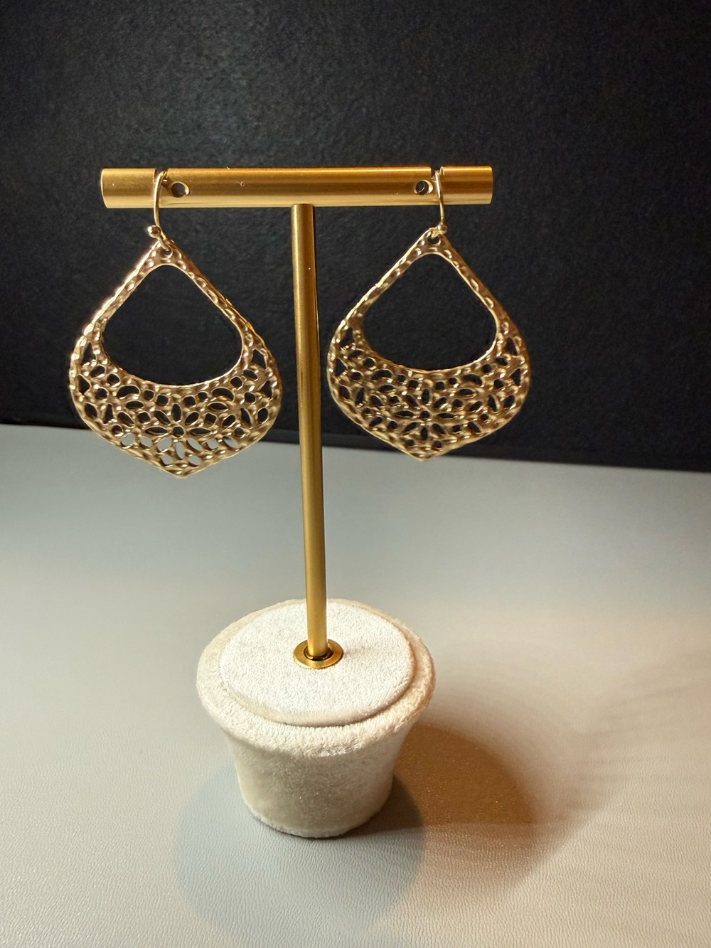 Gold-Tone Filigree Teardrop Dangle Earrings 🗽